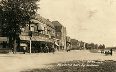 604884 Gezicht op de voorgevels van de huizen Keulsekade 23 (links, Café Kanaalzicht)- lager te Utrecht.